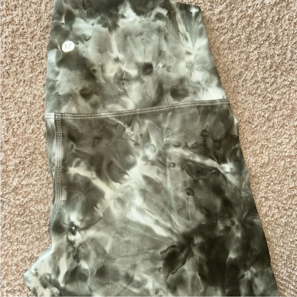 Lululemon Athletica Diamond Dye Leggings - Picture 5 of 9